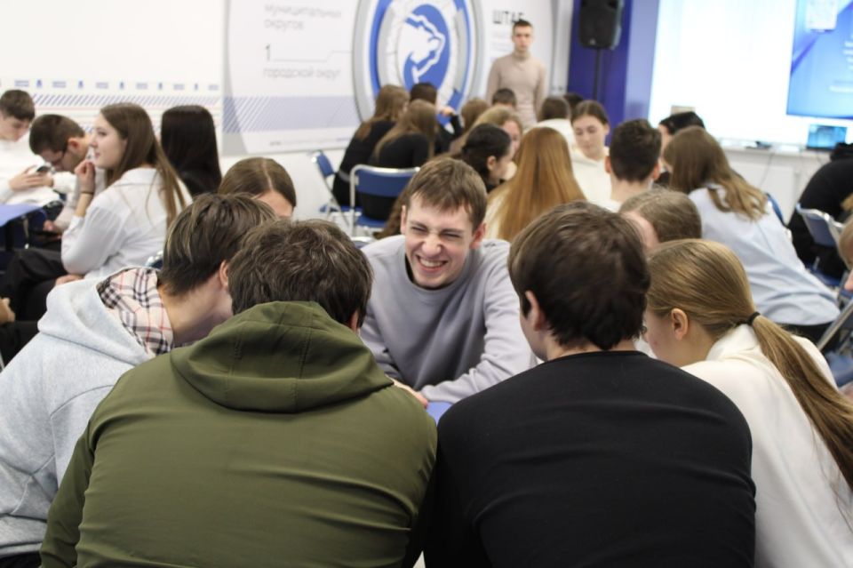 Больше 30 школ региона подключились к всероссийской игре «1418», которую проводят Единая Россия и «Волонтёры Победы» Больше 30 школ региона подключились к всероссийской игре «1418», которую проводят Единая Россия и «Волонтёры Победы»