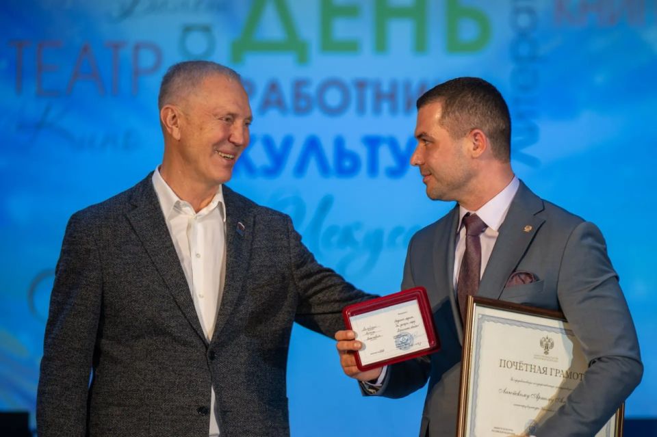 Владимир Сальдо: В День работника культуры отметили тех, кто сохраняет и развивает культурную жизнь Херсонской области Владимир Сальдо: В День работника культуры отметили тех, кто сохраняет и развивает культурную жизнь Херсонской области