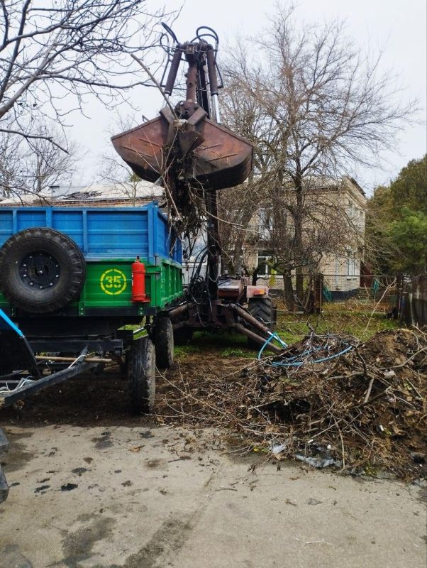 Каховский округ продолжает борьбу с несанкционированными свалками Каховский округ продолжает борьбу с несанкционированными свалками
