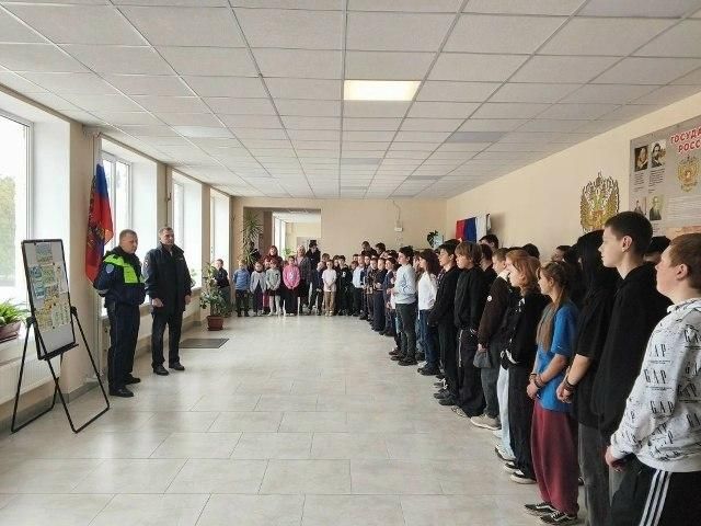 Безопасность на дорогах: профилактика в школе Лазурного Безопасность на дорогах: профилактика в школе Лазурного