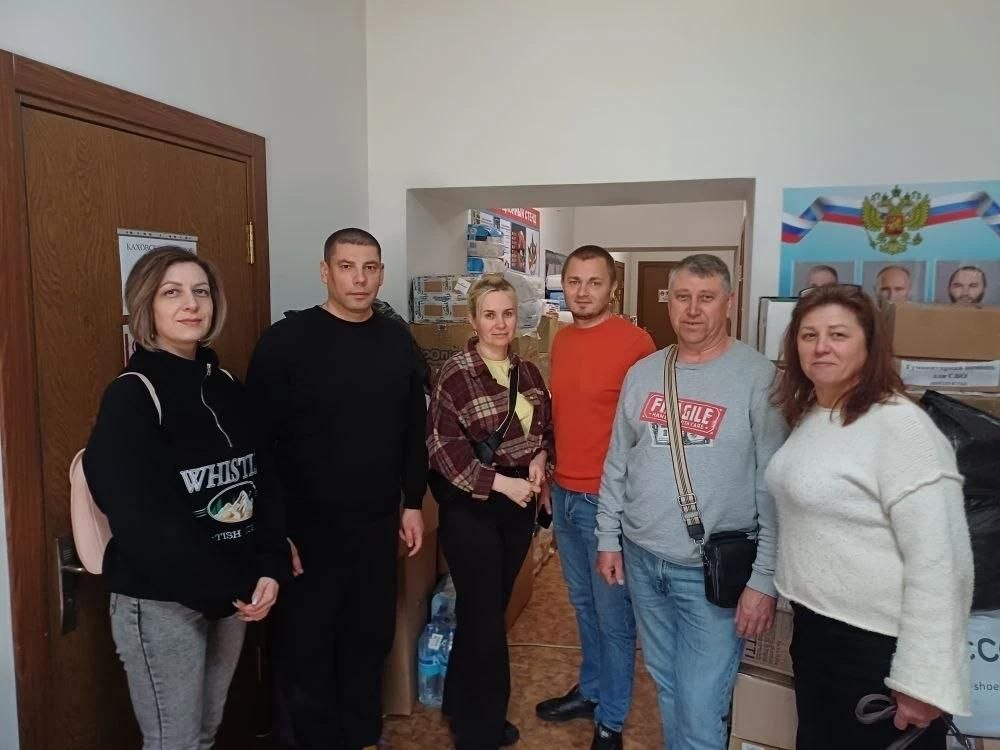 Кубанские волонтеры передали гуманитарную помощь жителям Каховки Кубанские волонтеры передали гуманитарную помощь жителям Каховки