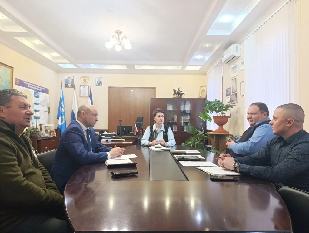 В Геническе обсудили ремонт дорог с жителями