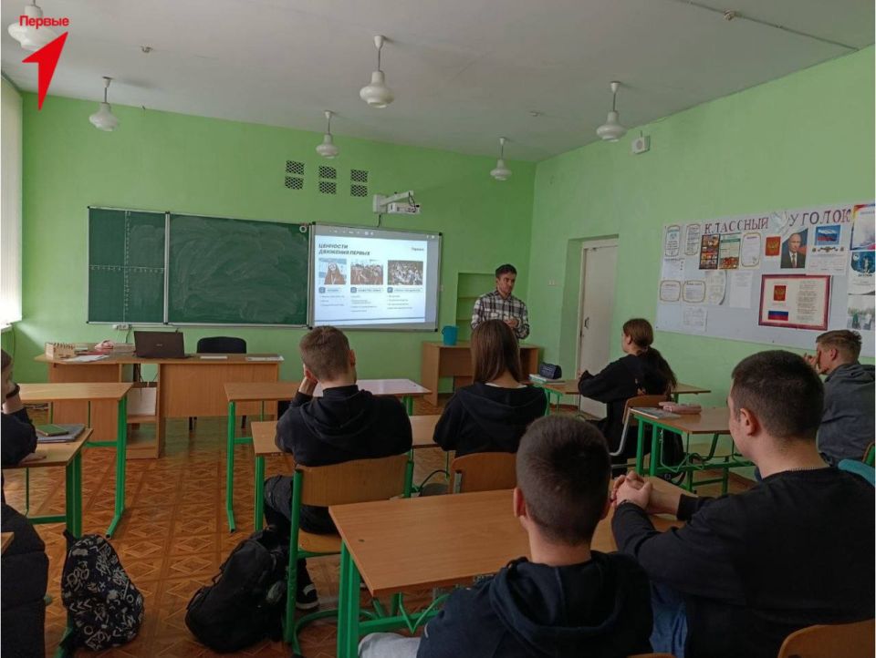 Специалисты Движения Первых провели встречу в Чернянской школе Специалисты Движения Первых провели встречу в Чернянской школе