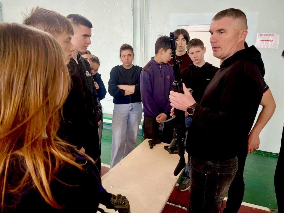 Готовимся к «Зарнице»: интенсивный мастер-класс для старшеклассников Новоалексеевки Готовимся к «Зарнице»: интенсивный мастер-класс для старшеклассников Новоалексеевки