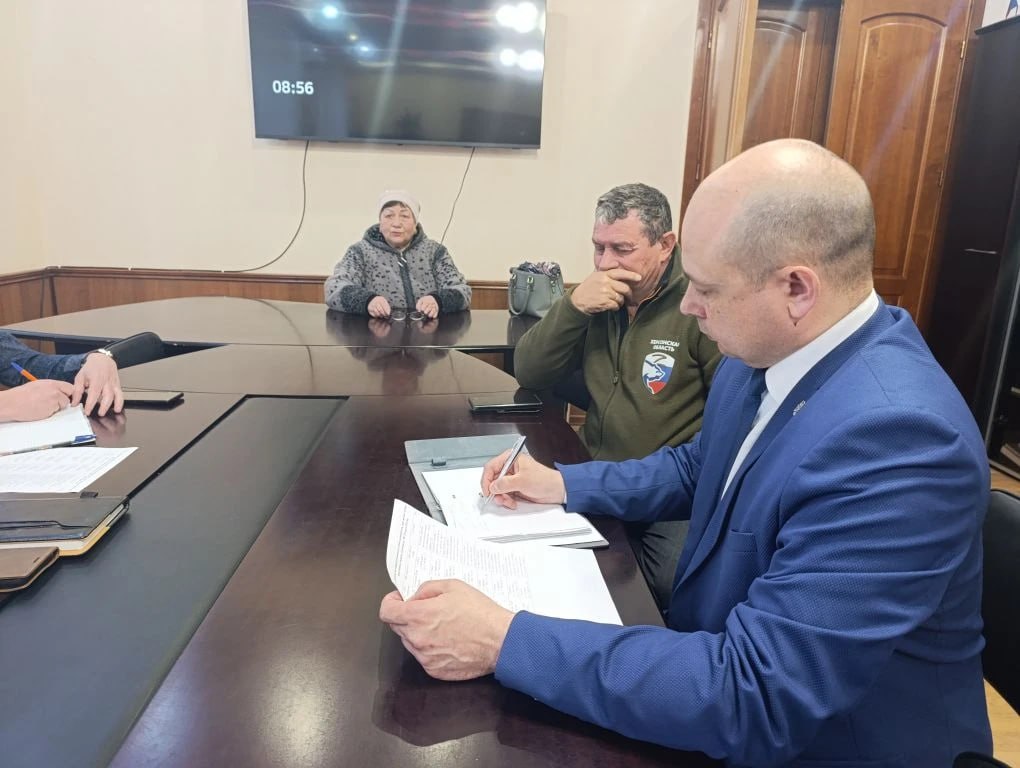 В Геническе обсудили ремонт дорог с жителями В Геническе обсудили ремонт дорог с жителями