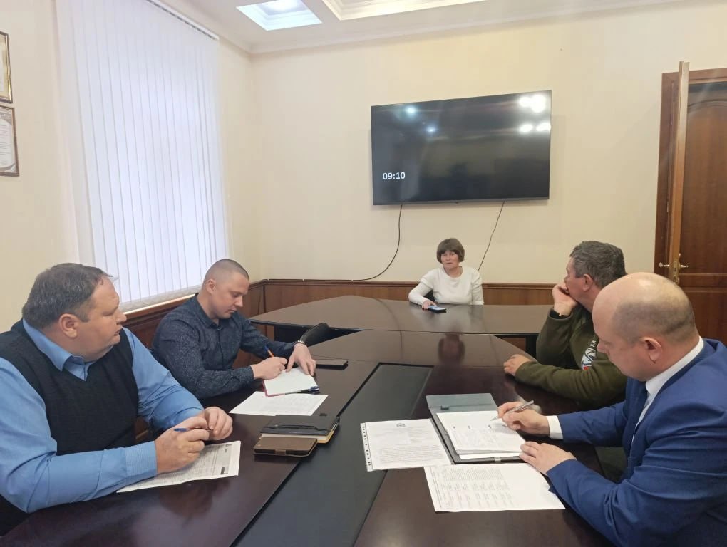 В Геническе обсудили ремонт дорог с жителями В Геническе обсудили ремонт дорог с жителями