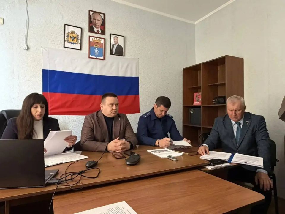 Сегодня состоялось 45-я сессия Совета депутатов первого созыва при участии и.о.заместителя прокурора Голопристанского района Владимира Киселева Сегодня состоялось 45-я сессия Совета депутатов первого созыва при участии и.о.заместителя прокурора Голопристанского района Владимира Киселева