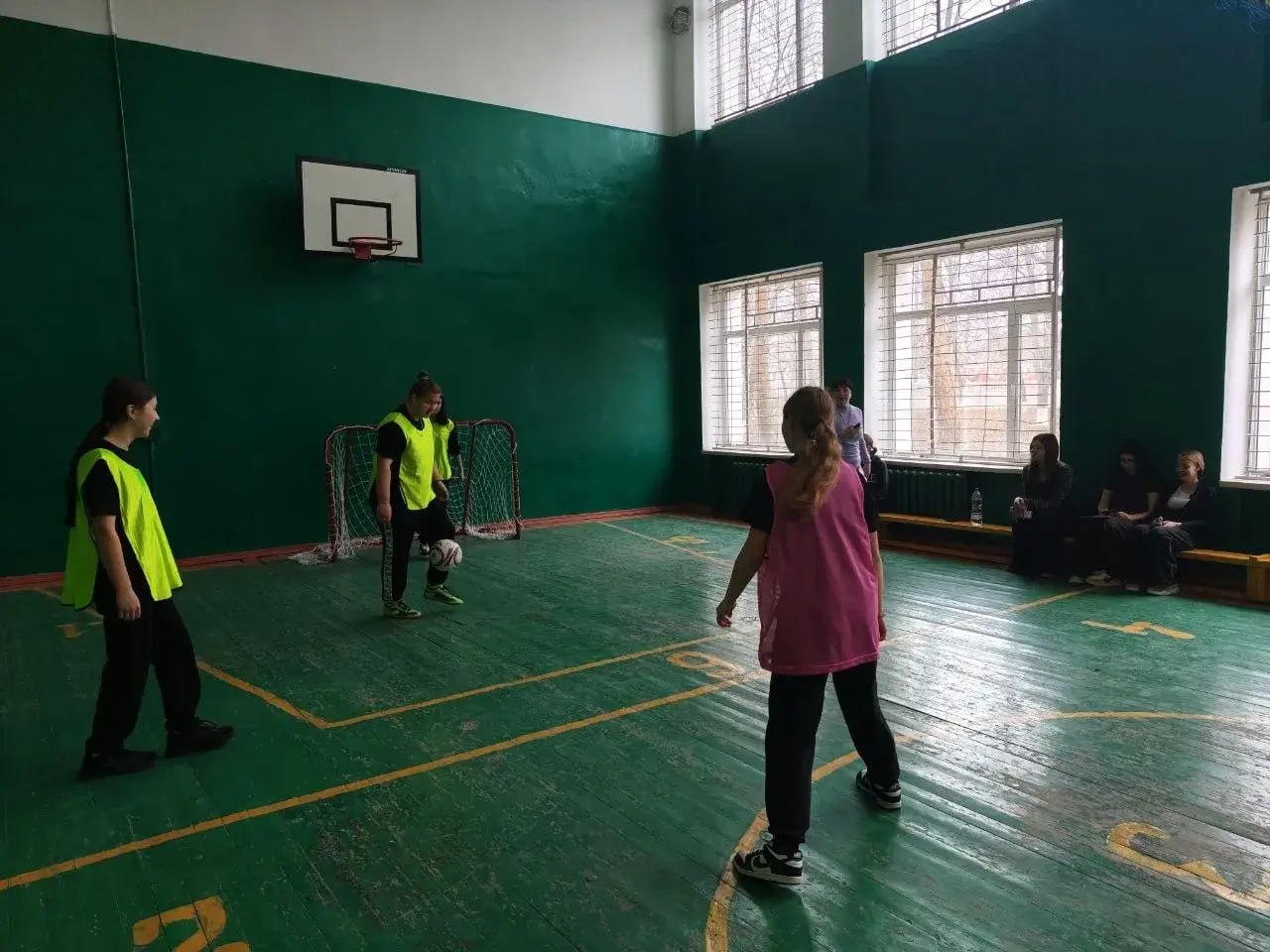 В Ивановской школе прошел Кубок по футзалу среди девушек «Подруга, не промахнись» В Ивановской школе прошел Кубок по футзалу среди девушек «Подруга, не промахнись»