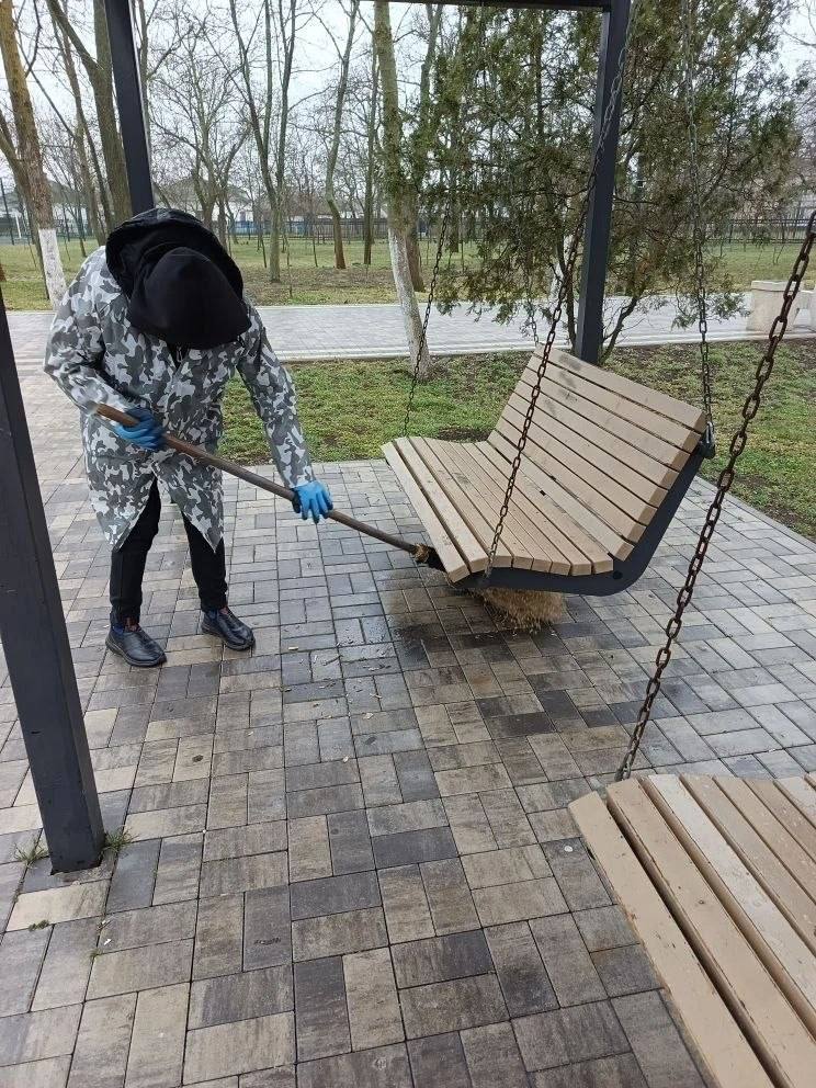 Работы по санитарной очистке и благоустройству продолжаются Работы по санитарной очистке и благоустройству продолжаются