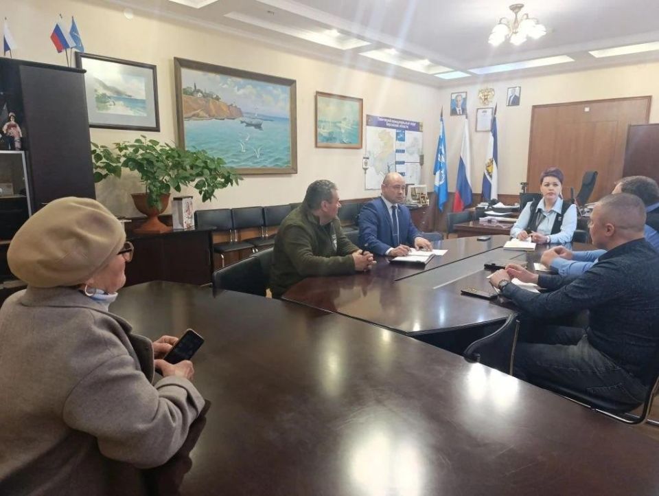 В Геническе обсудили ремонт дорог с жителями В Геническе обсудили ремонт дорог с жителями