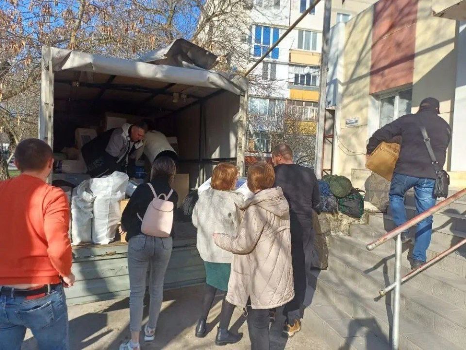 Лабинский район Кубани передал очередную партию гуманитарной помощи в Каховку Лабинский район Кубани передал очередную партию гуманитарной помощи в Каховку