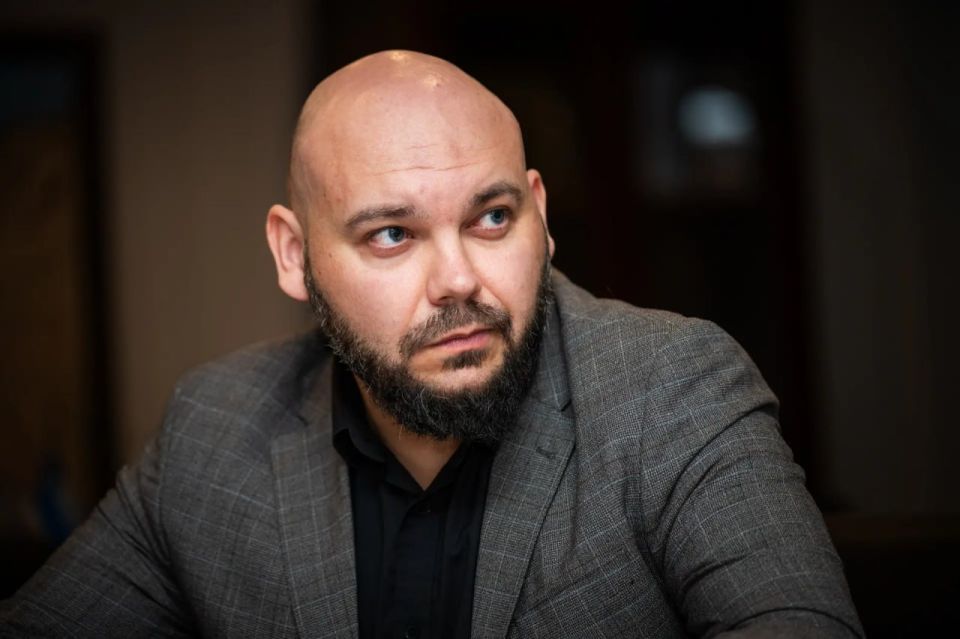 Губернатор Владимир Сальдо и омбудсмен Сергей Георгиев обсудили поддержку жителей Херсонской области Губернатор Владимир Сальдо и омбудсмен Сергей Георгиев обсудили поддержку жителей Херсонской области