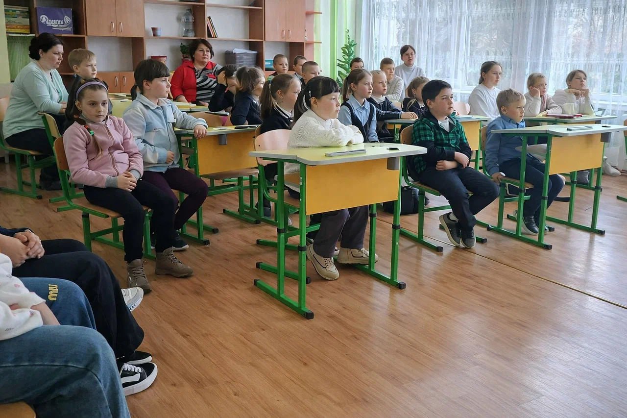 Экологический оператор провел эко-урок для юных орлят во Владимировской школе Экологический оператор провел эко-урок для юных орлят во Владимировской школе