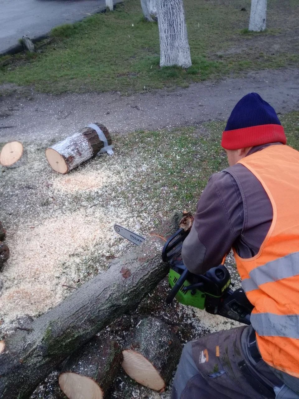 Работы по благоустройству в населённых пунктах округа продолжаются Работы по благоустройству в населённых пунктах округа продолжаются