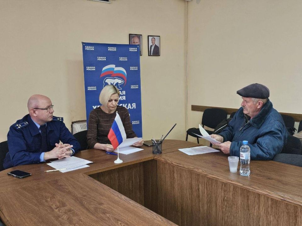 Прокурор Каланчакского района провел выездной прием граждан в пгт Прокурор Каланчакского района провел выездной прием граждан в пгт