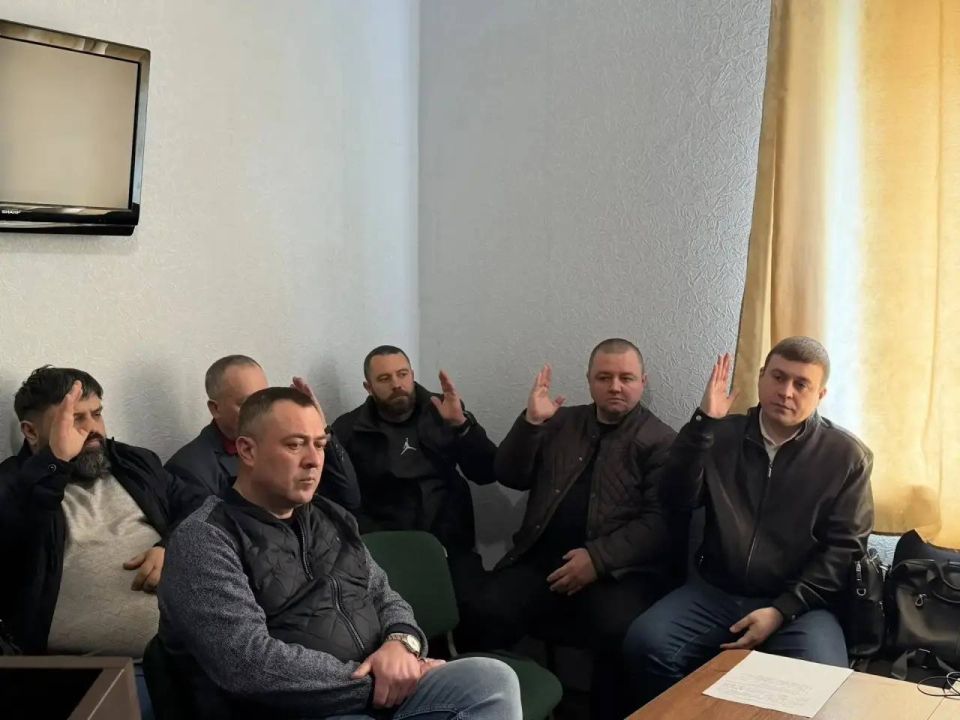 Сегодня состоялось 45-я сессия Совета депутатов первого созыва при участии и.о.заместителя прокурора Голопристанского района Владимира Киселева Сегодня состоялось 45-я сессия Совета депутатов первого созыва при участии и.о.заместителя прокурора Голопристанского района Владимира Киселева
