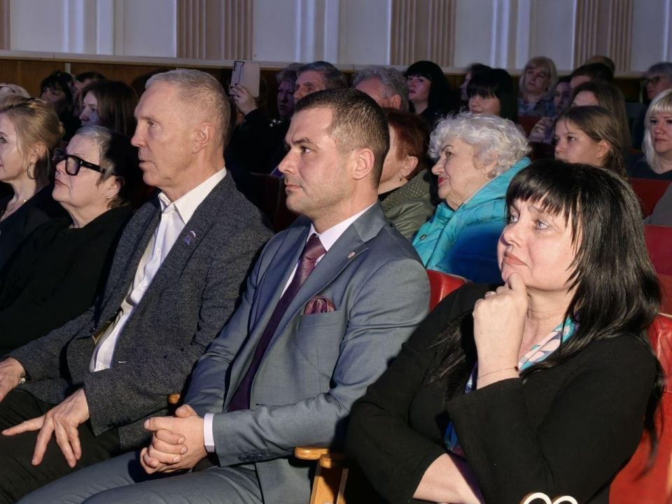 В Геническом центре культуры и досуга прошел «Культурный экспресс»: путешествие по главным направлениям искусства В Геническом центре культуры и досуга прошел «Культурный экспресс»: путешествие по главным направлениям искусства