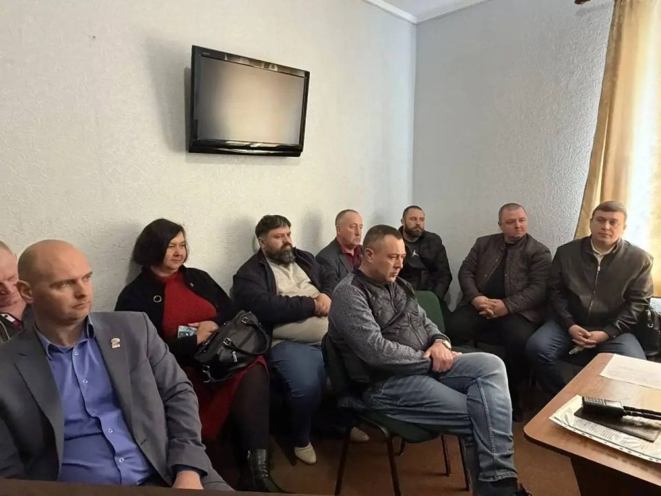 Сегодня состоялось 45-я сессия Совета депутатов первого созыва при участии и.о.заместителя прокурора Голопристанского района Владимира Киселева Сегодня состоялось 45-я сессия Совета депутатов первого созыва при участии и.о.заместителя прокурора Голопристанского района Владимира Киселева