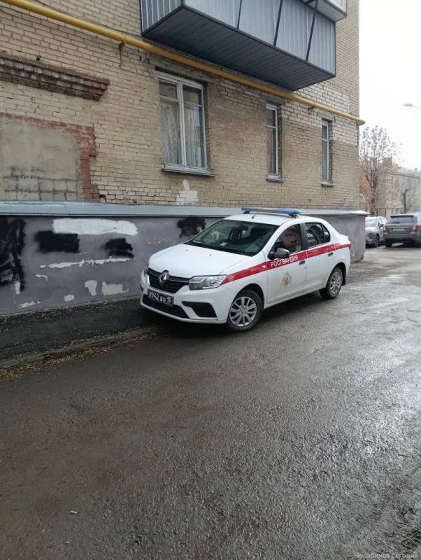 В Челябинске девятиклассник выстрелил из арбалета в учителя, но промахнулся и ранил одноклассницу В Челябинске девятиклассник выстрелил из арбалета в учителя, но промахнулся и ранил одноклассницу