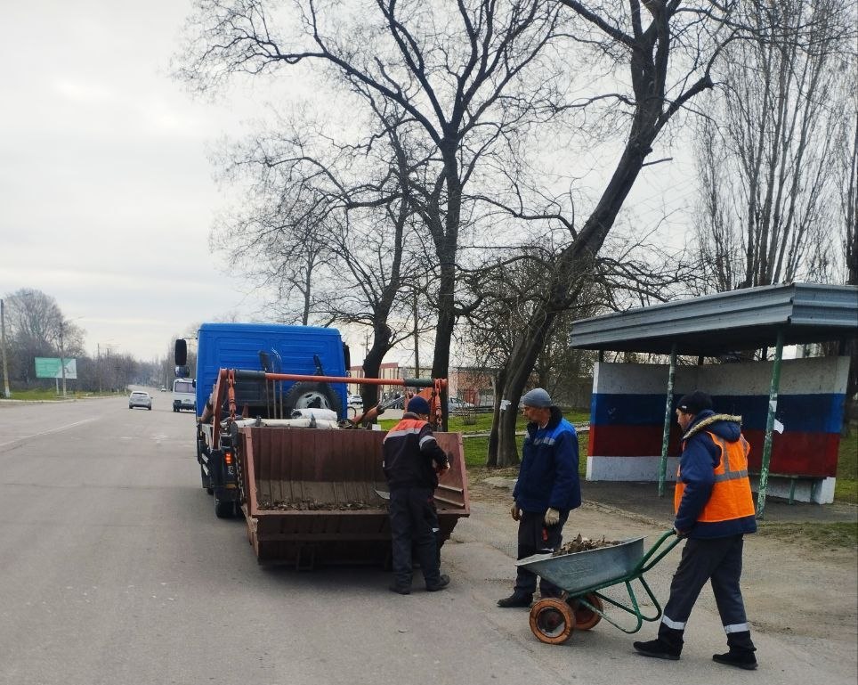 Коммунальные работники Каховки каждое утро выходят на улицы, чтобы поддерживать чистоту и благоустройство города Коммунальные работники Каховки каждое утро выходят на улицы, чтобы поддерживать чистоту и благоустройство города