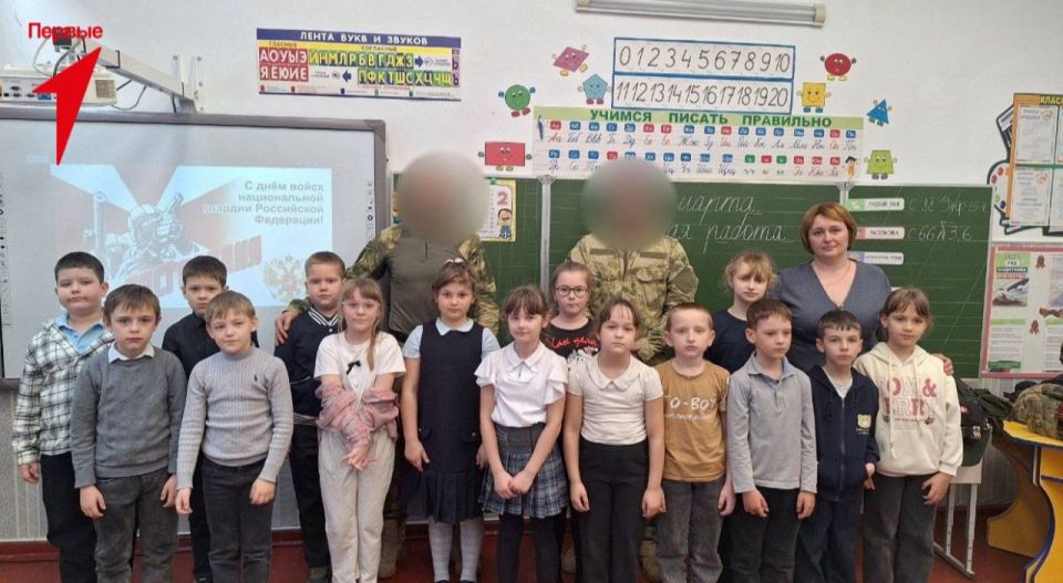 Первые Чаплинской школы № 1 приняли участие в уроке мужества от служащих Росгвардии Первые Чаплинской школы № 1 приняли участие в уроке мужества от служащих Росгвардии
