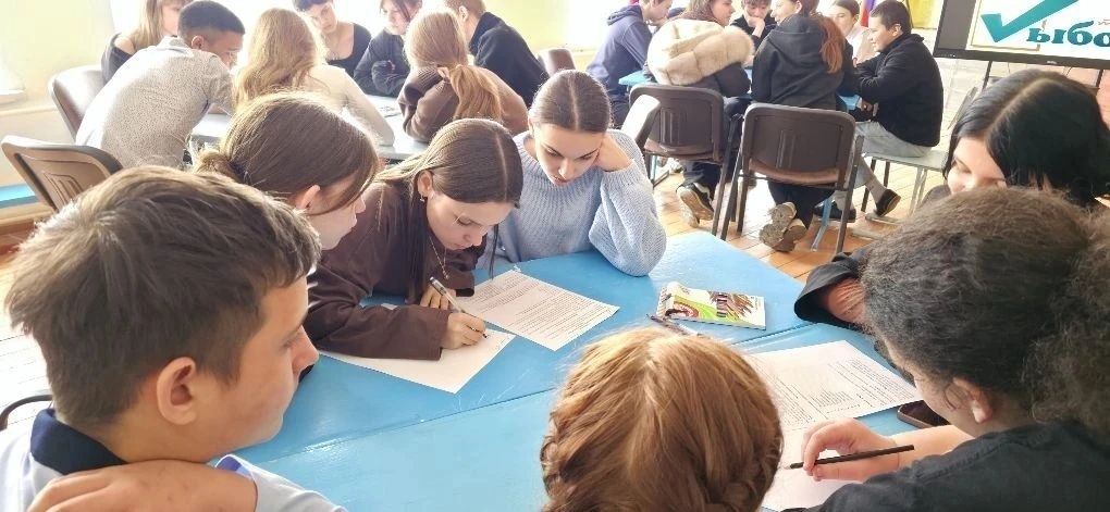 От знаний к ответственности: для учеников Александровской школы провели мероприятие ко Дню молодого избирателя От знаний к ответственности: для учеников Александровской школы провели мероприятие ко Дню молодого избирателя