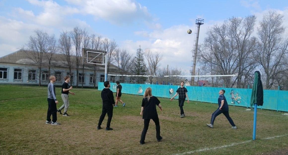 Дружеская игра в волейбол прошла в селе Дмитровка Дружеская игра в волейбол прошла в селе Дмитровка