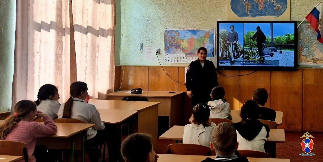 В Херсонской области сотрудники Госавтоинспекции провели профилактические занятия со школьниками В Херсонской области сотрудники Госавтоинспекции провели профилактические занятия со школьниками