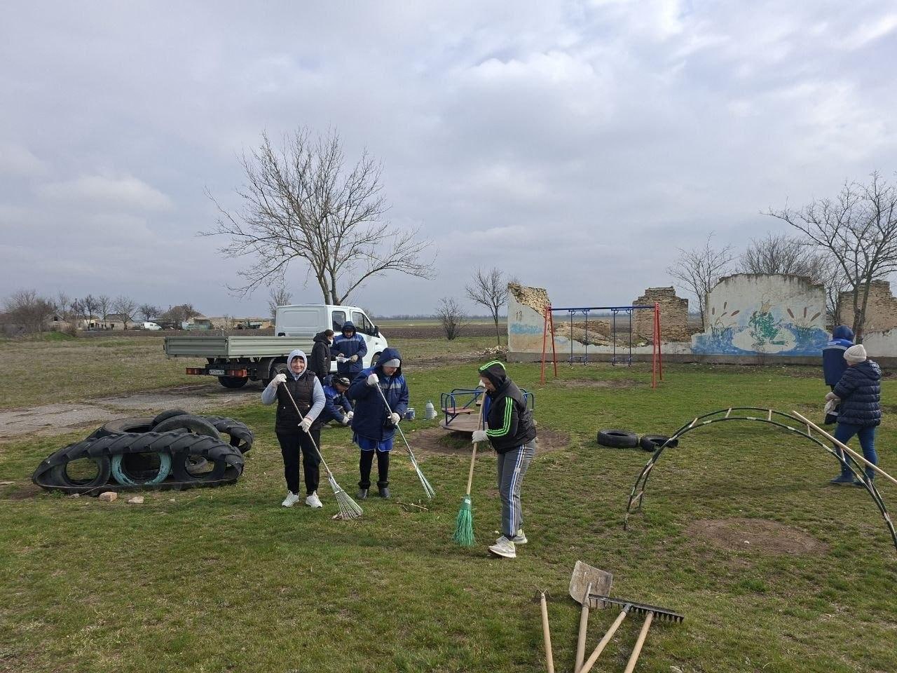 В селе Лукьяновка прошёл весенний субботник в рамках месячника благоустройства