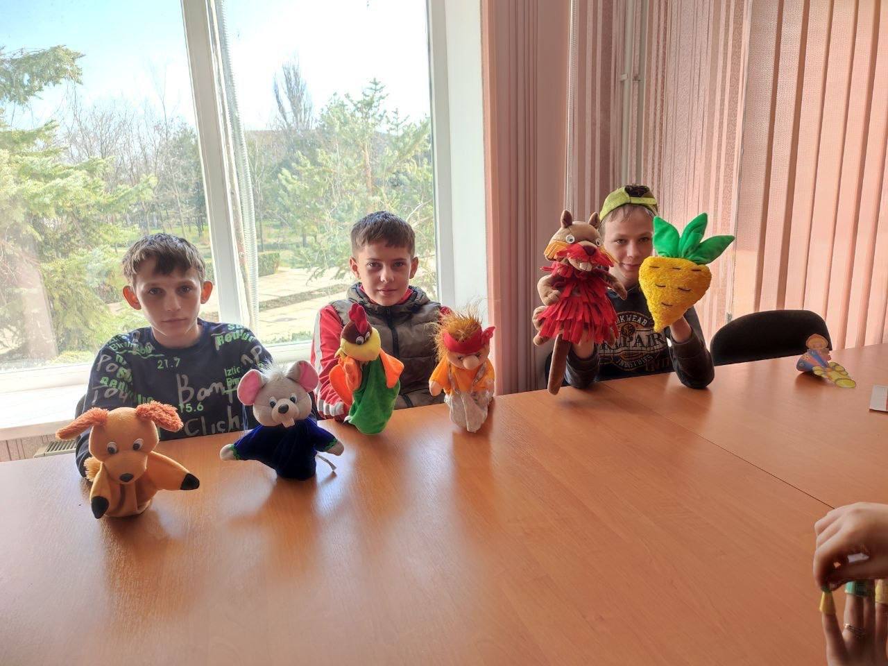 В сельском Доме культуры села Долинское участники клубного формирования любителей театра "Ассорти" провели праздничное мероприятие, посвященное Дню театра В сельском Доме культуры села Долинское участники клубного формирования любителей театра "Ассорти" провели праздничное мероприятие, посвященное Дню театра