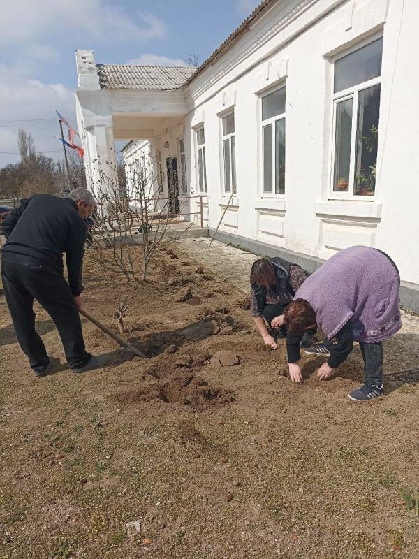 «Посади первоцвет»: жители села Чонгар присоединились к весенней акции по благоустройству «Посади первоцвет»: жители села Чонгар присоединились к весенней акции по благоустройству
