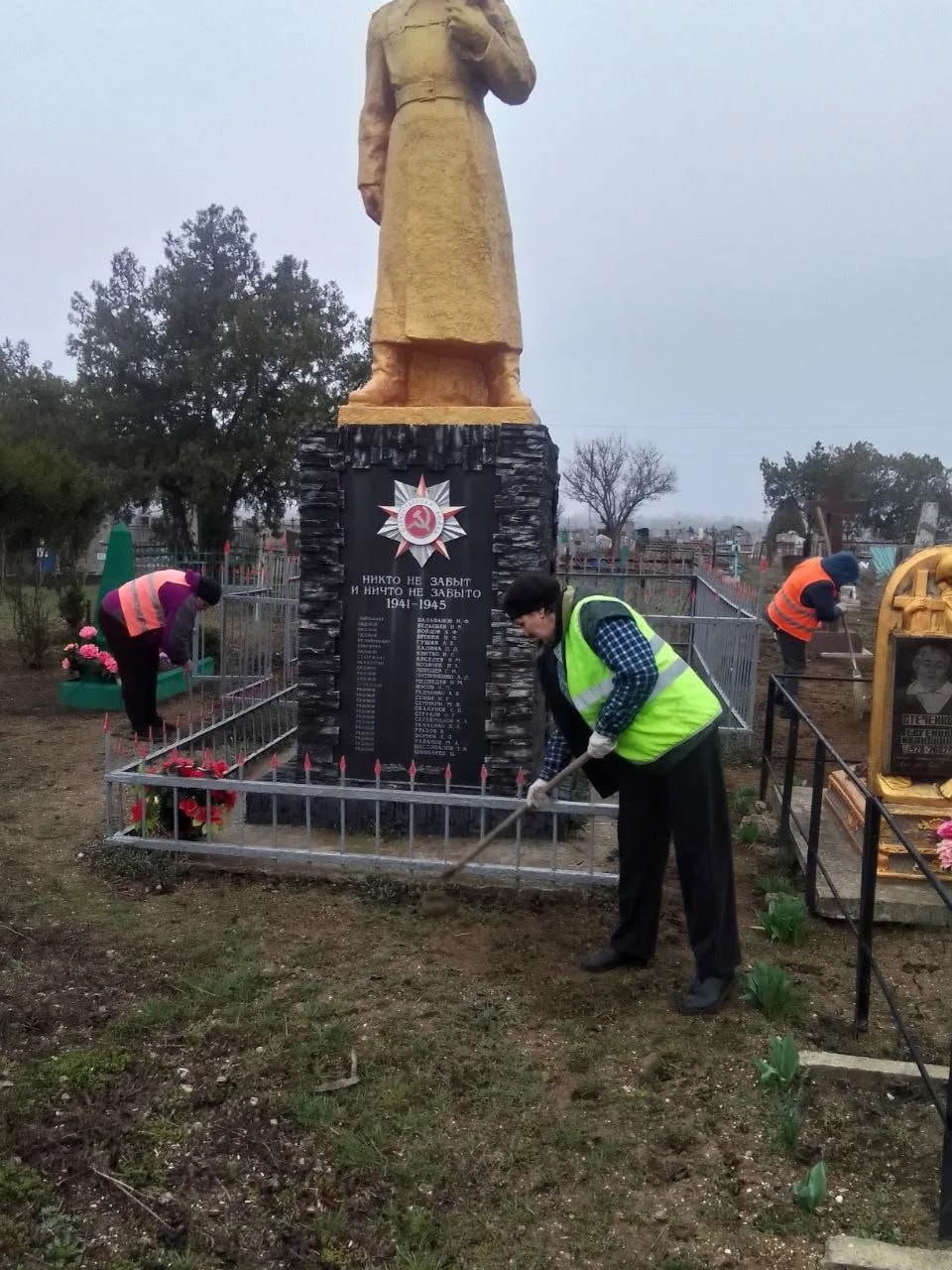 Работы по благоустройству продолжаются Работы по благоустройству продолжаются