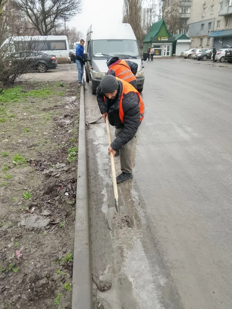 Работы по благоустройству продолжаются Работы по благоустройству продолжаются