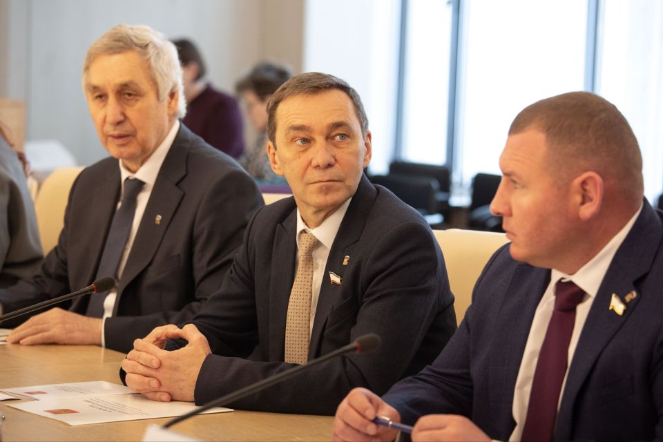Владимир Константинов: На заседании Комиссии Совета законодателей России по интеграции новых субъектов РФ в правовую систему Российской Федерации поддержали важные для жителей Донбасса, Запорожской и Херсонской областей... Владимир Константинов: На заседании Комиссии Совета законодателей России по интеграции новых субъектов РФ в правовую систему Российской Федерации поддержали важные для жителей Донбасса, Запорожской и Херсонской областей...