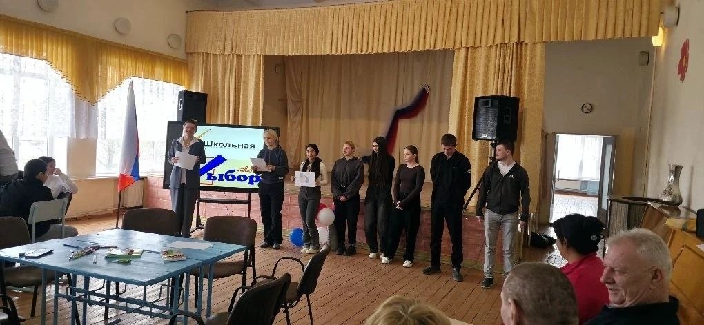 От знаний к ответственности: для учеников Александровской школы провели мероприятие ко Дню молодого избирателя