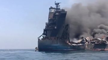 Иран разбомбил контейнеровоз, попытавшийся без разрешения пройти через Ормузский пролив, пишут СМИ