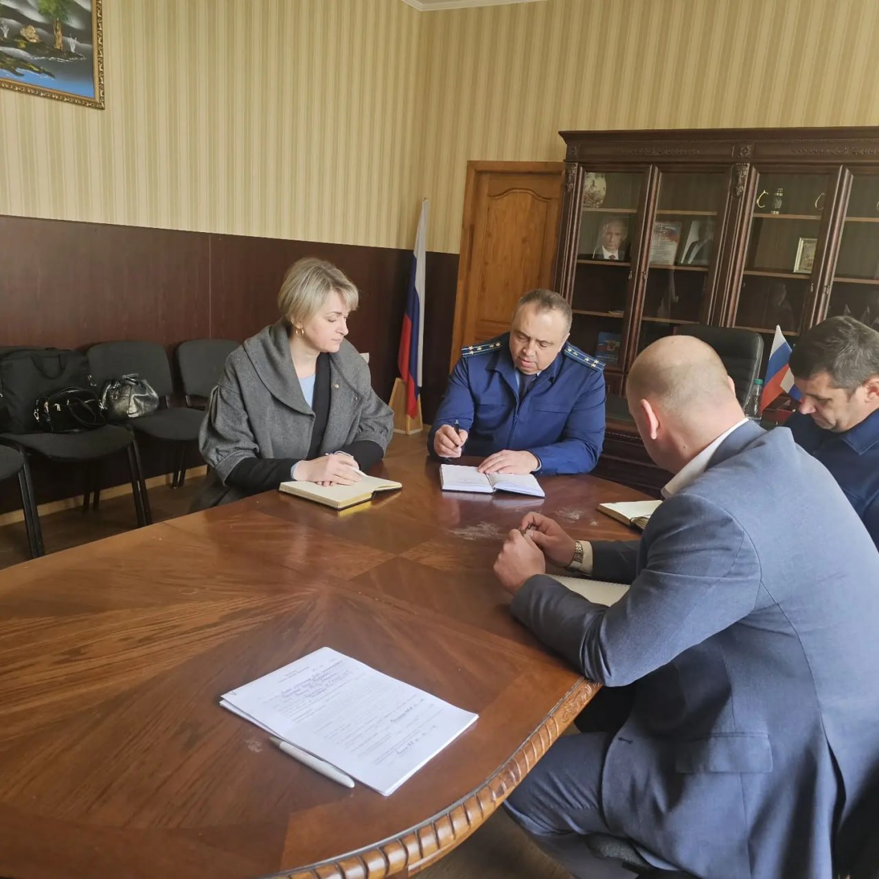 В селе Круглоозёрка состоялся выездной прием граждан совместно с прокурором Голопристанского района Сергеем Протасовым В селе Круглоозёрка состоялся выездной прием граждан совместно с прокурором Голопристанского района Сергеем Протасовым