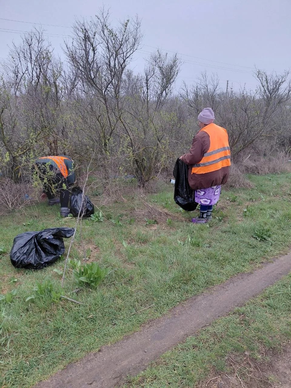 Работы по благоустройству продолжаются Работы по благоустройству продолжаются