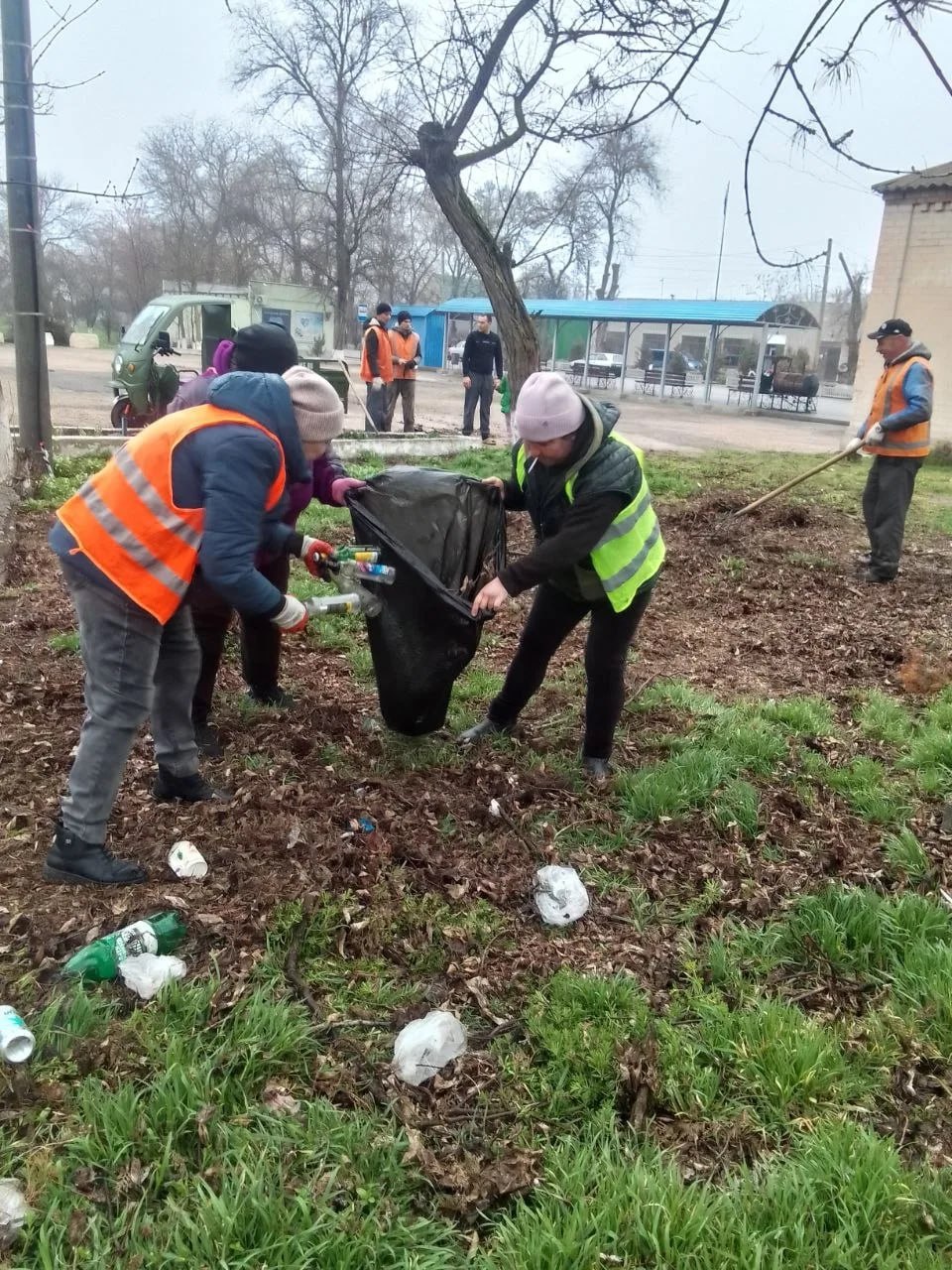 Работы по благоустройству продолжаются Работы по благоустройству продолжаются