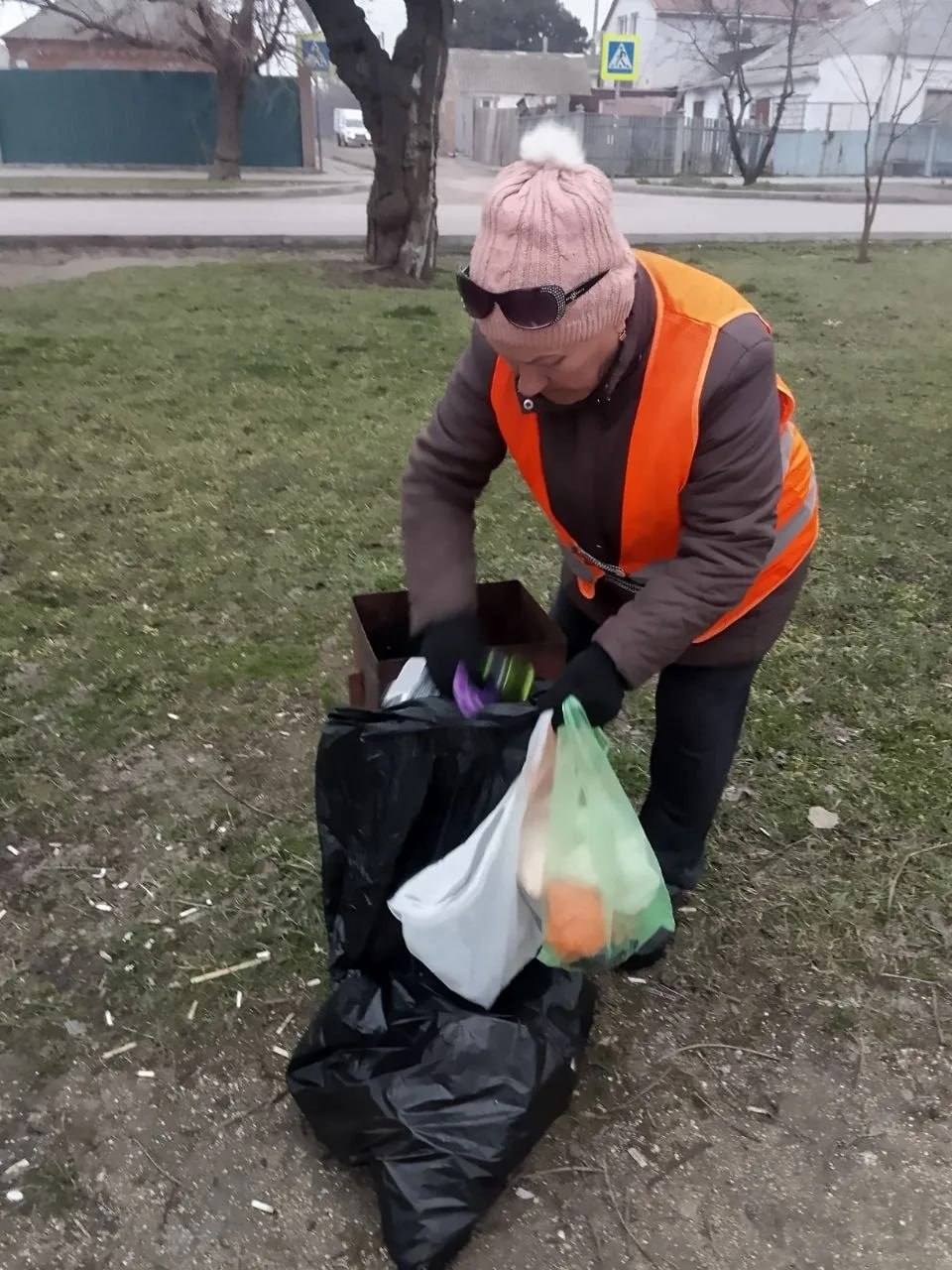 Работы по благоустройству продолжаются Работы по благоустройству продолжаются