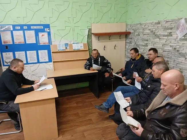 В отделении ГКУ ХО «ЦЗН ХО» в Нижнесерогозском МО прошел семинар на тему «Алгоритм поиска работы»