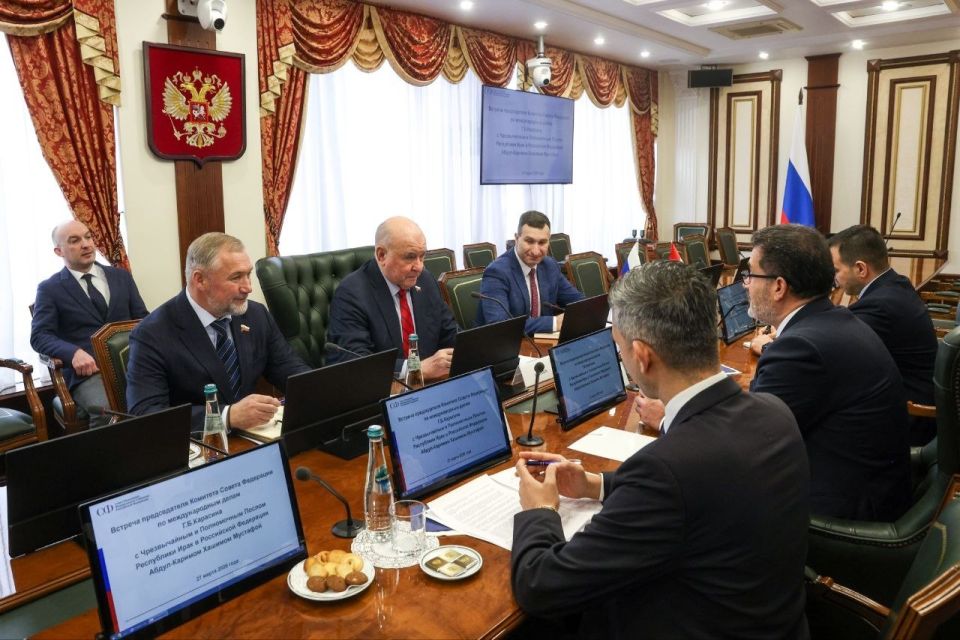 Константин Басюк: С Председателем Комитета Совета Федерации по международным делам Григорием Карасиным принял участие во встрече с Чрезвычайным и Полномочным Послом Республики Ирак в Российской Федерации Абдул-Каримом Хашим... Константин Басюк: С Председателем Комитета Совета Федерации по международным делам Григорием Карасиным принял участие во встрече с Чрезвычайным и Полномочным Послом Республики Ирак в Российской Федерации Абдул-Каримом Хашим...