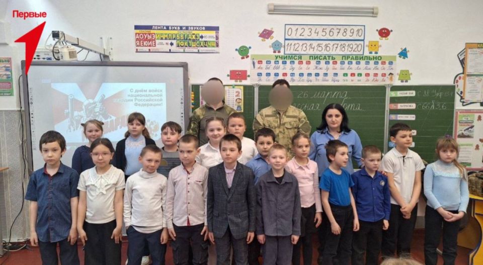 Первые Чаплинской школы № 1 приняли участие в уроке мужества от служащих Росгвардии Первые Чаплинской школы № 1 приняли участие в уроке мужества от служащих Росгвардии