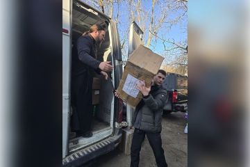 Крымские священники привезли гумпомощь в Голую Пристань и военный госпиталь