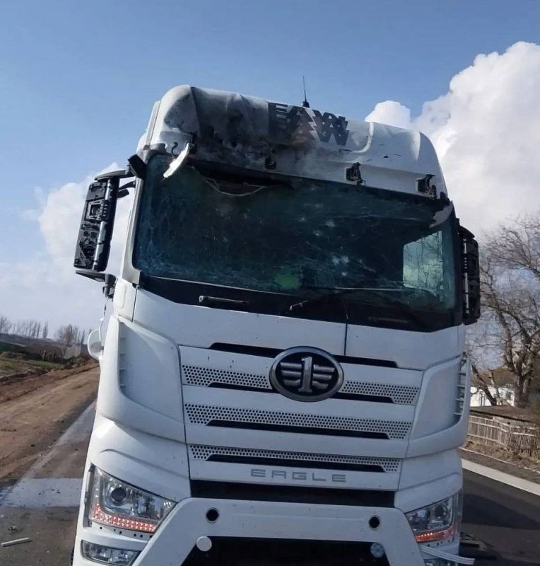 На протяжении нескольких недель противник в Тарасовке целенаправленно бьёт по строительной технике, технике, которая работает на благо и для мирных людей На протяжении нескольких недель противник в Тарасовке целенаправленно бьёт по строительной технике, технике, которая работает на благо и для мирных людей