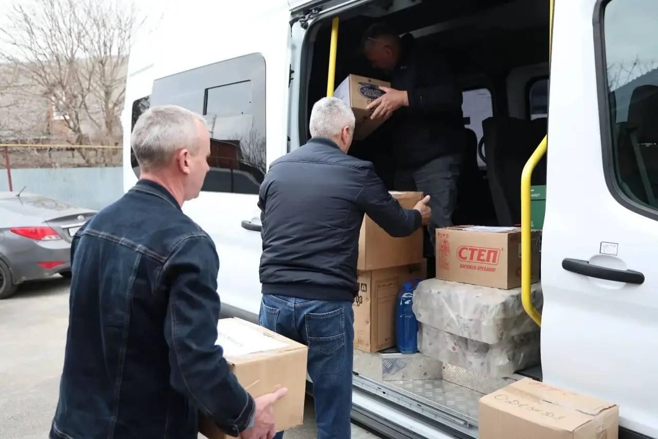 На Кубани волонтеры собрали гуманитарную помощь для подшефного поселка На Кубани волонтеры собрали гуманитарную помощь для подшефного поселка