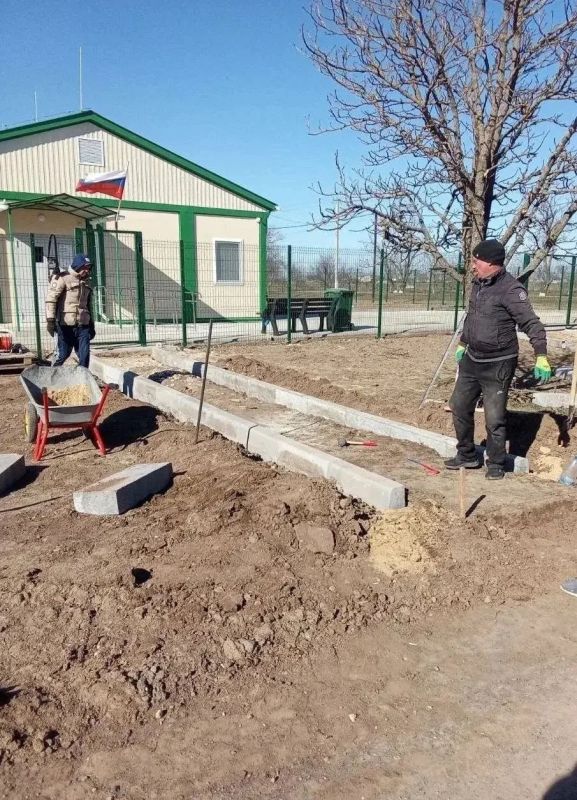 Псковская область помогает Ивановскому округу Херсонской области благоустроить территории медучреждений Псковская область помогает Ивановскому округу Херсонской области благоустроить территории медучреждений