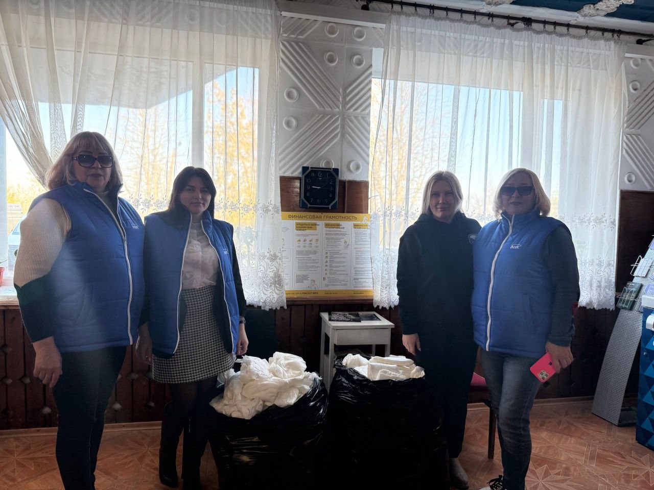 Активисты «Единой России» передали 500 детских памперсов в Нижнесерогозскую ЦРБ