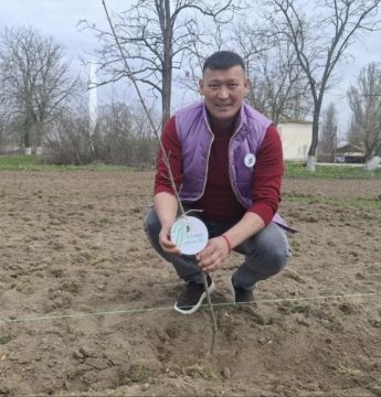 Александр Дудка: В Таврии прошла акция «Сад памяти»: в память о героях высадили клёны