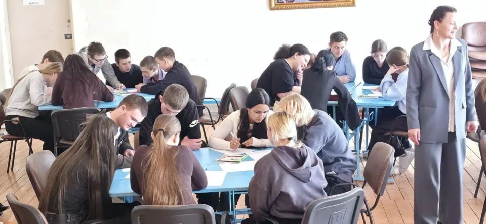 Учащиеся Александровской школы побывали в роли депутатов Учащиеся Александровской школы побывали в роли депутатов